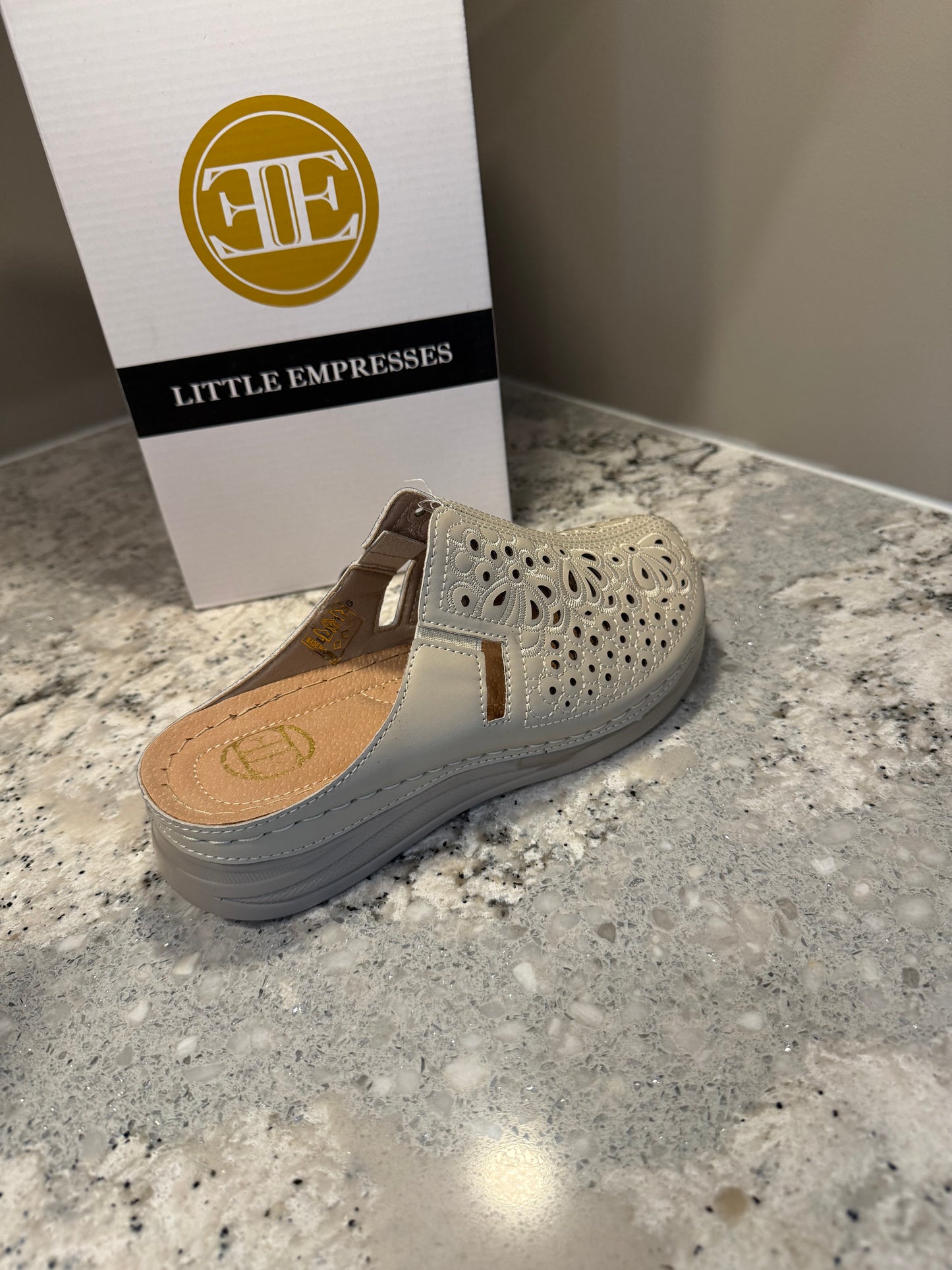 Little Empresses Beige Slide LHD-1