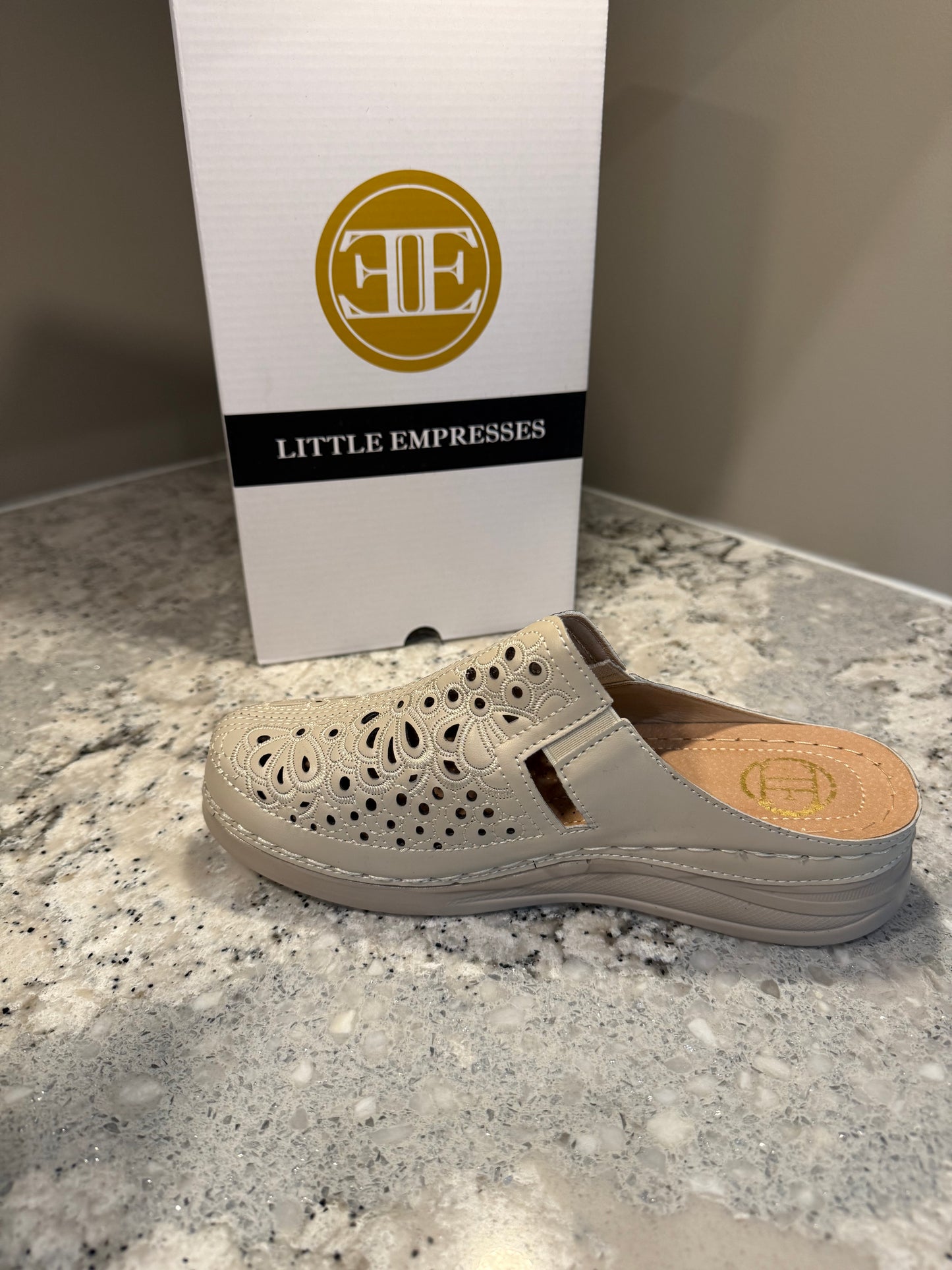 Little Empresses Beige Slide LHD-1