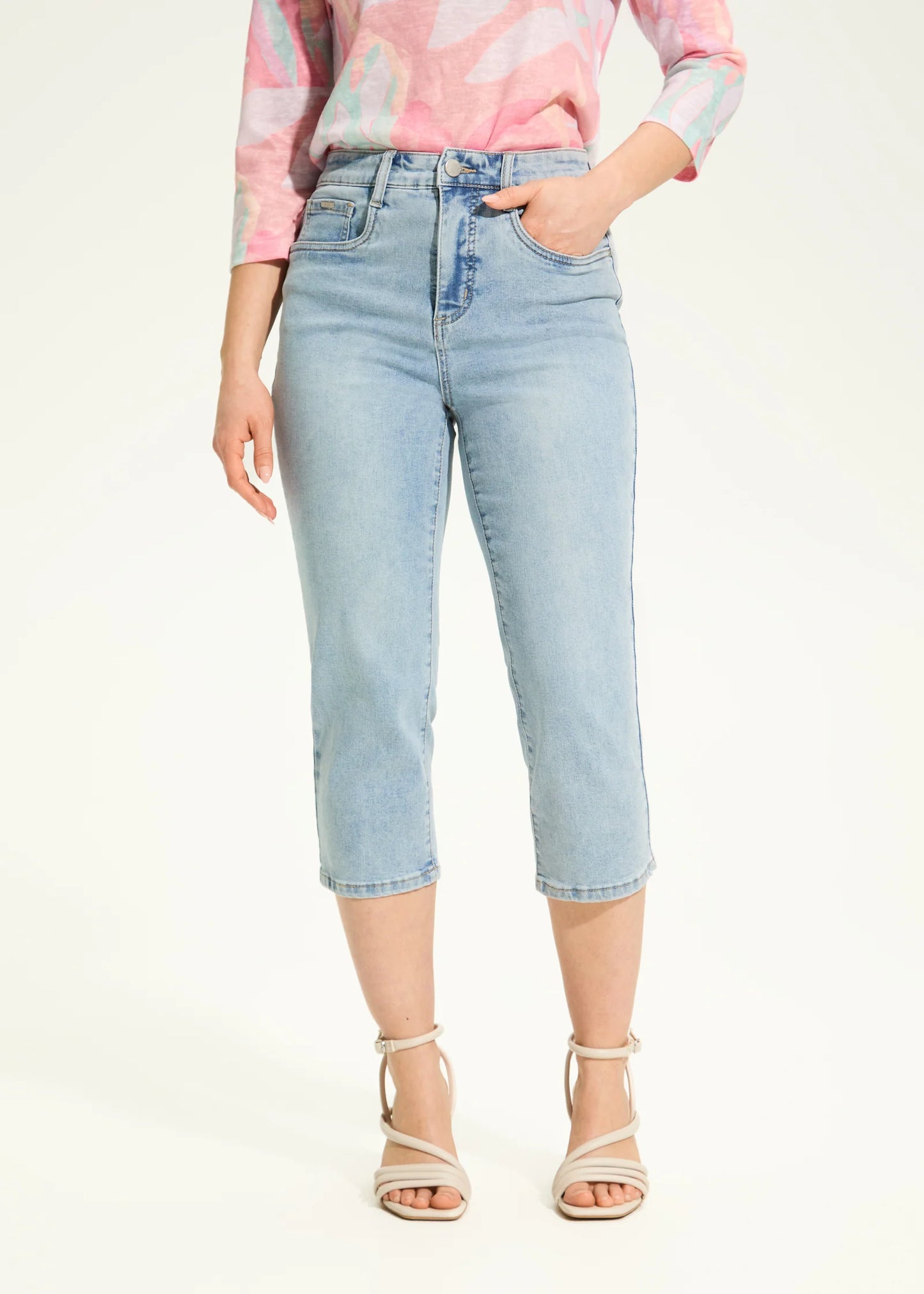 Suzanne Denim Capri, Light Wash - 6970115