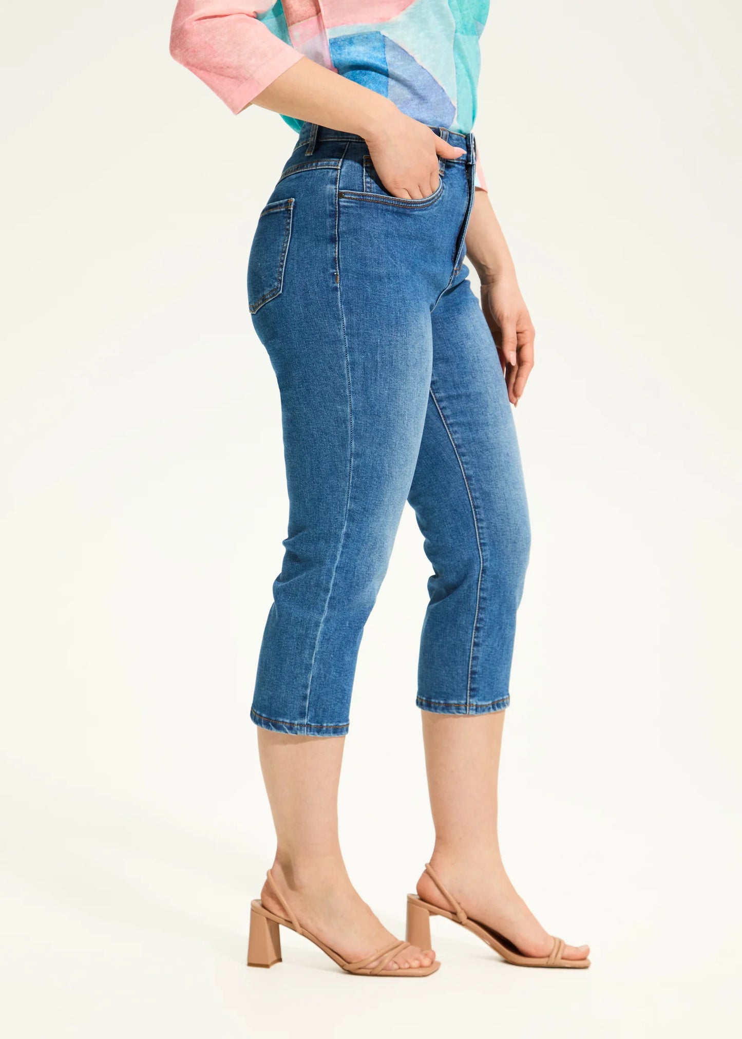 Suzanne Denim Capri, Medium Wash - 6970115