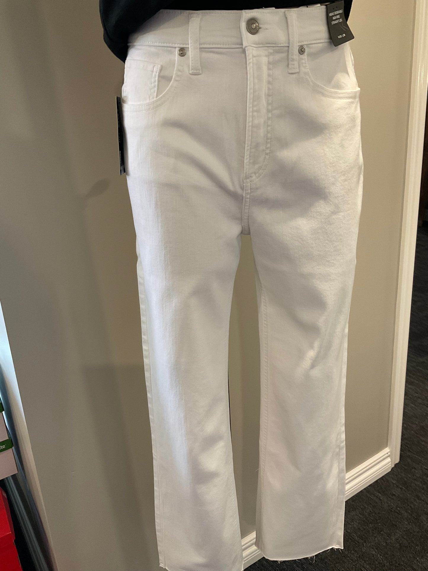 HIGHLY DESIRABLE STRAIGHT / WHITE