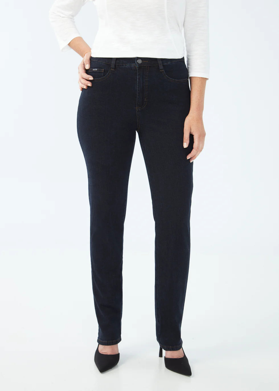 Petite Suzanne Straight Leg