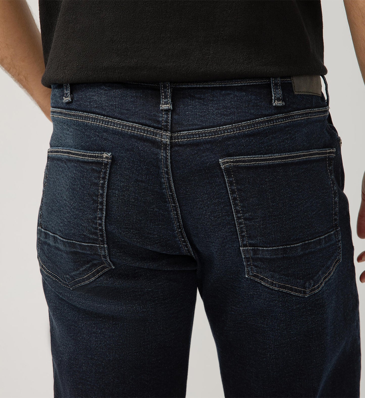 Eddie Classic Athletic Fit Tapered Leg  M63915FCB431